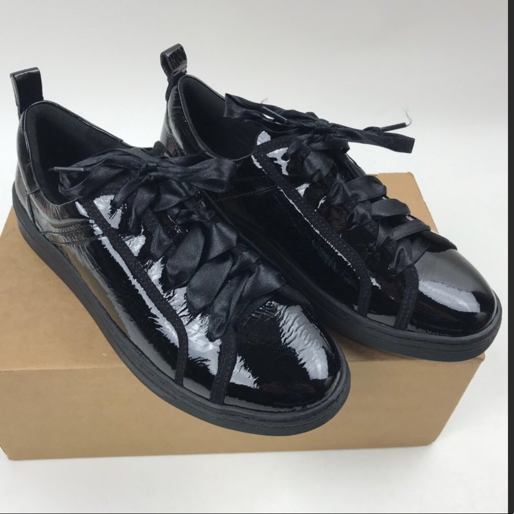 Women's Earth Zinnia Sneakers, size 9